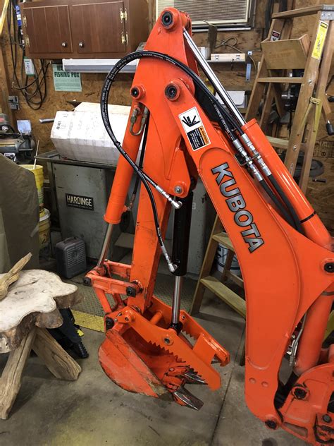 Hydraulic thumb for Kubota backhoes Achieve all excavating and material handling operations better by using one of our superior hydraulic thumbs for Kubota backhoes. . Kubota backhoe hydraulic thumb